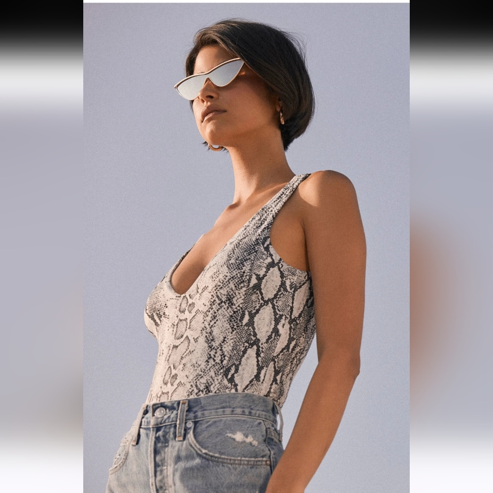 NWT Lulus Wildlife Black and White Snake Print Bodysuit